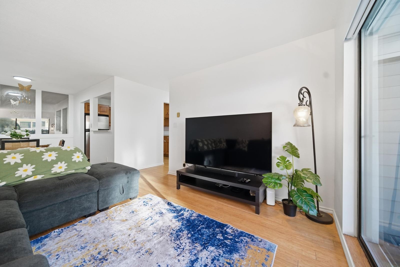 Listing Image 8