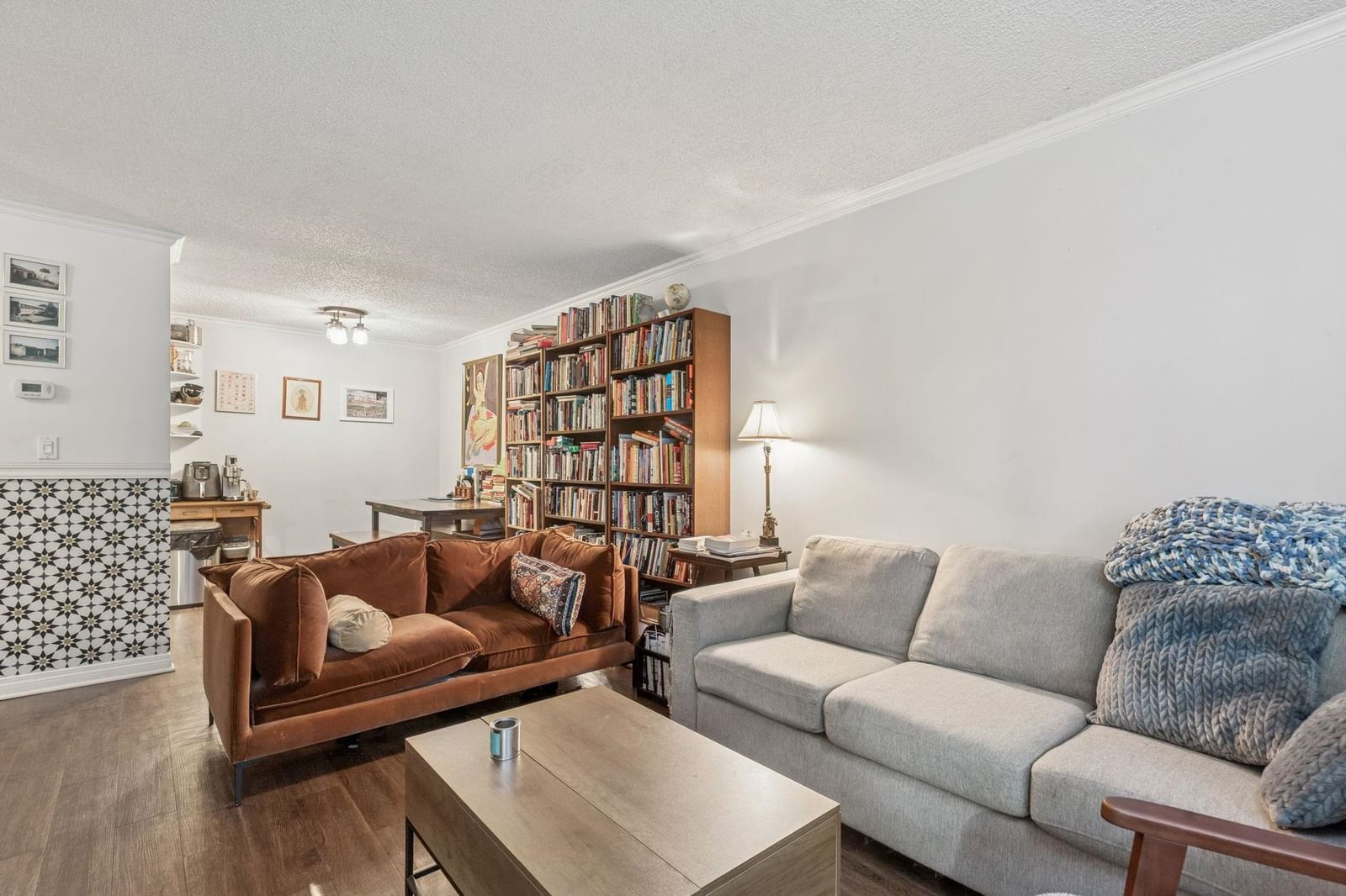 Listing Image 6