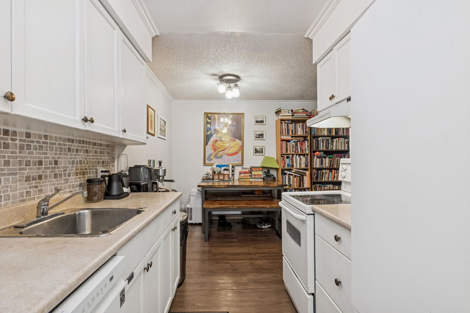 Listing Image 8