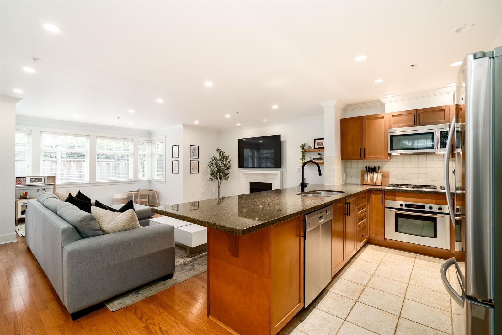 Listing Image 3