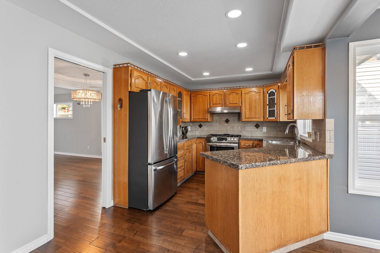 Listing Image 11
