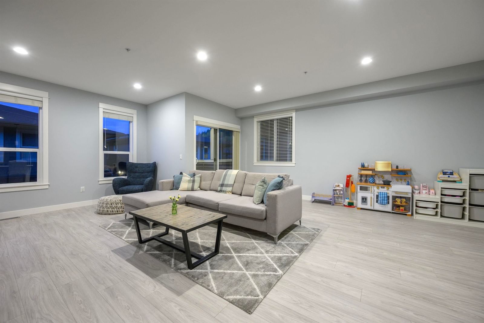 Listing Image 9