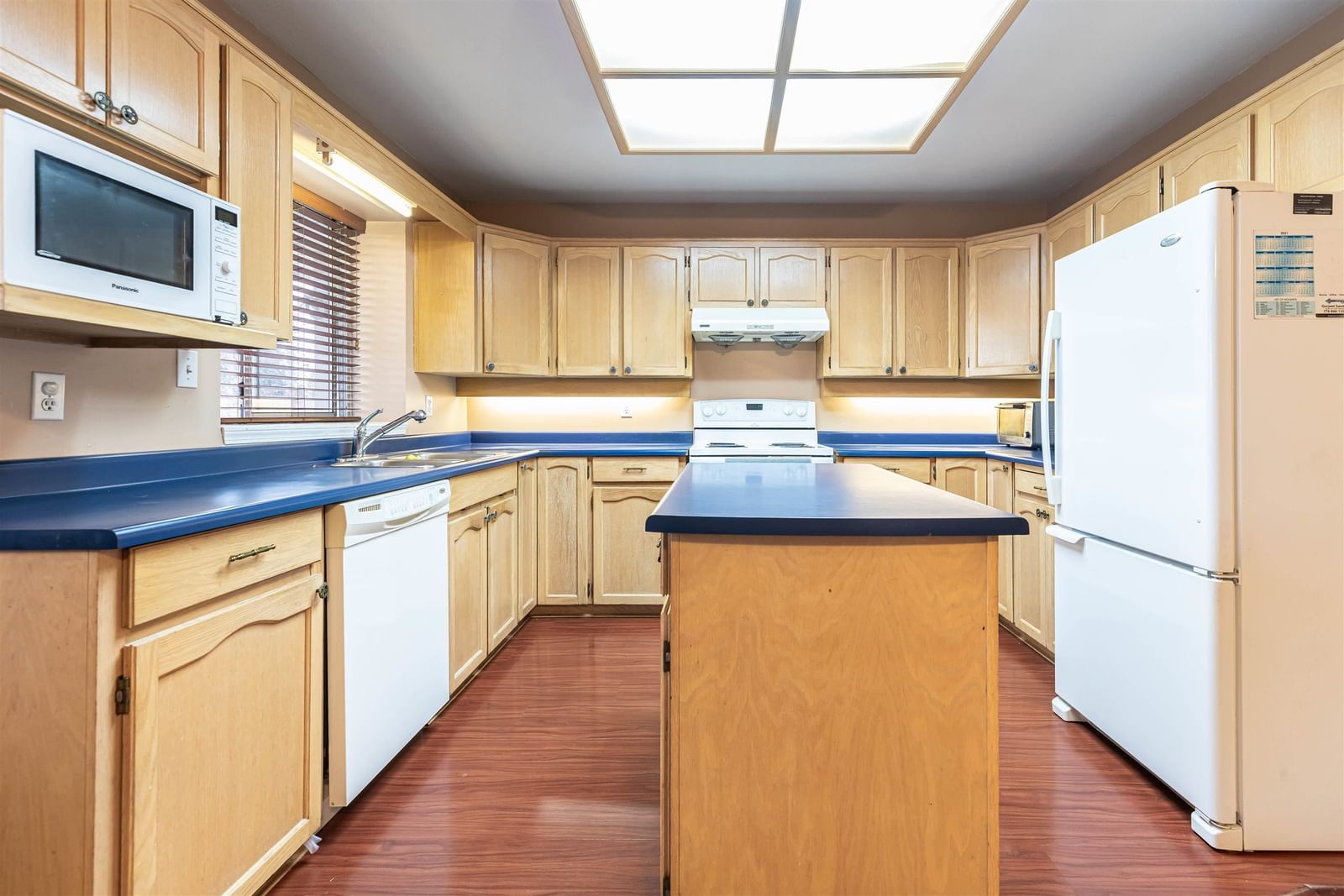 Listing Image 12