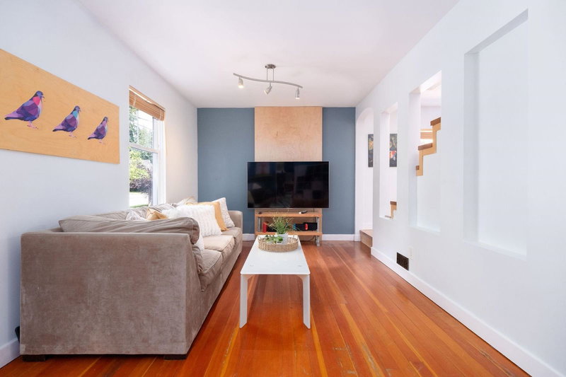 1075 Gladwin Drive, North Vancouver, V7R 1A1 | Image 3