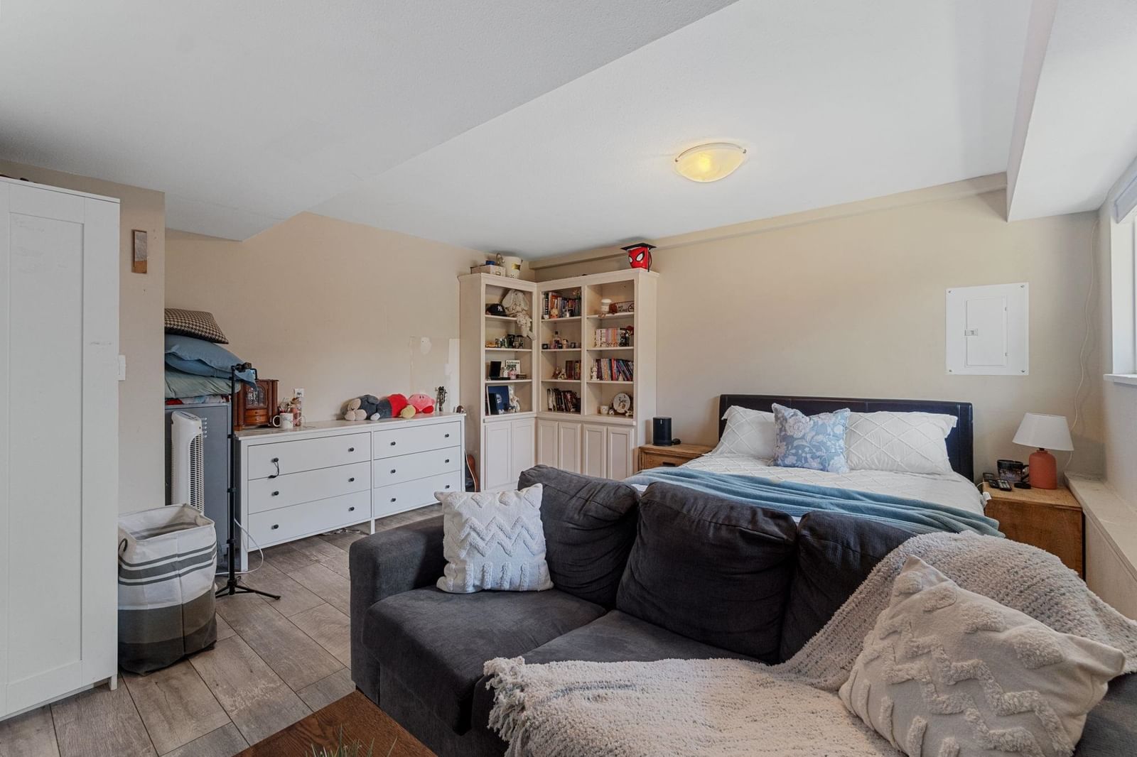 Listing Image 9