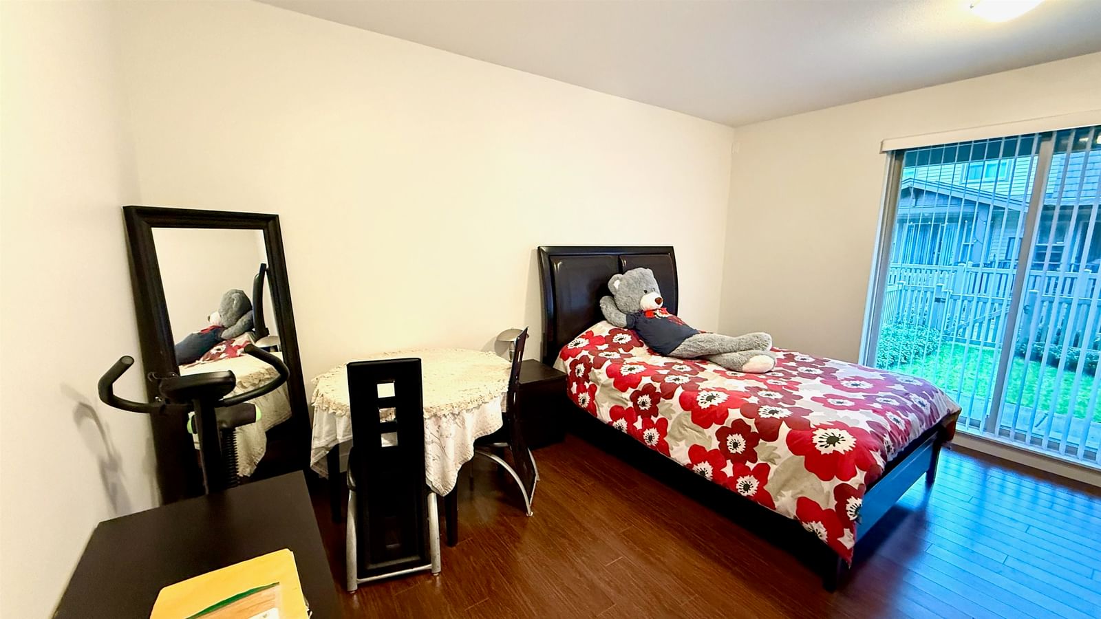 Listing Image 6