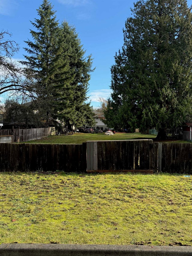 892 Macintosh Street