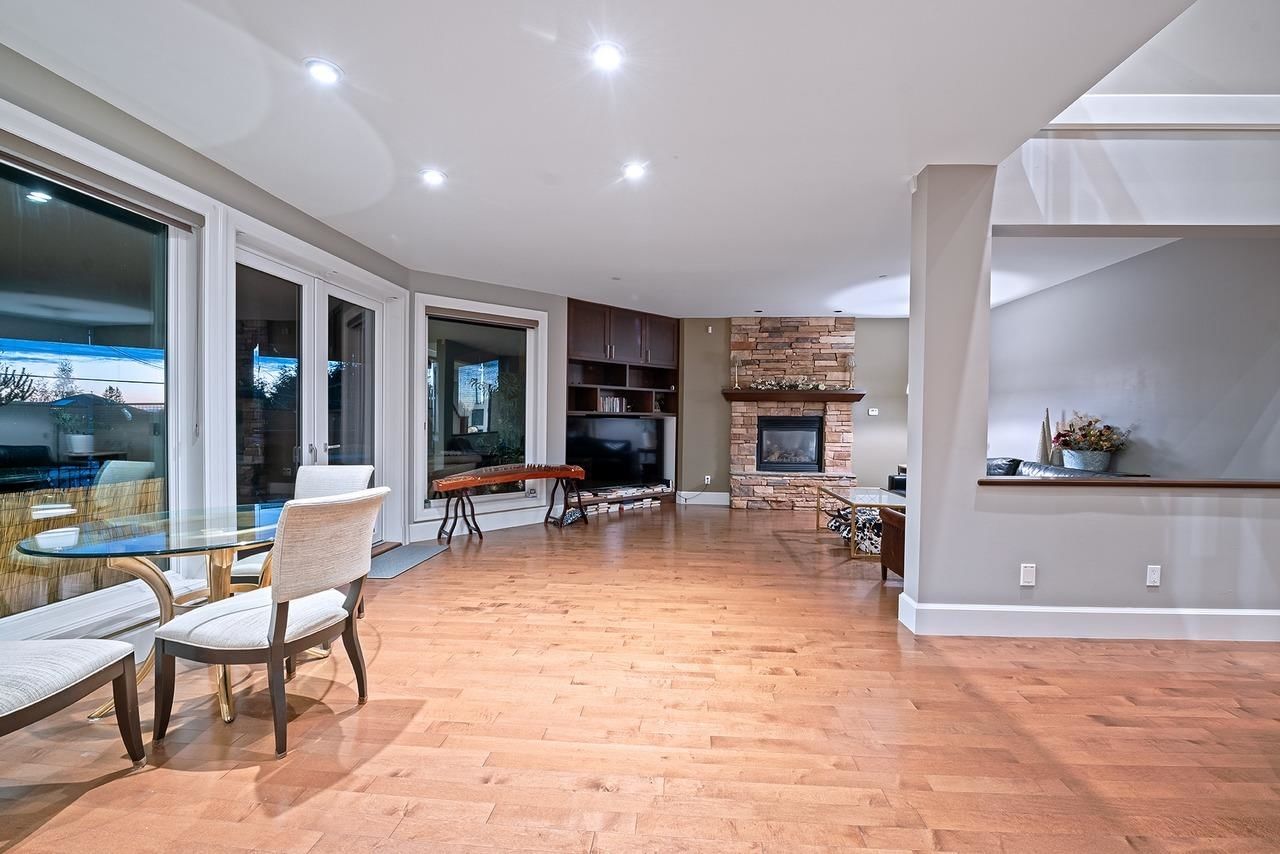 Listing Image 4
