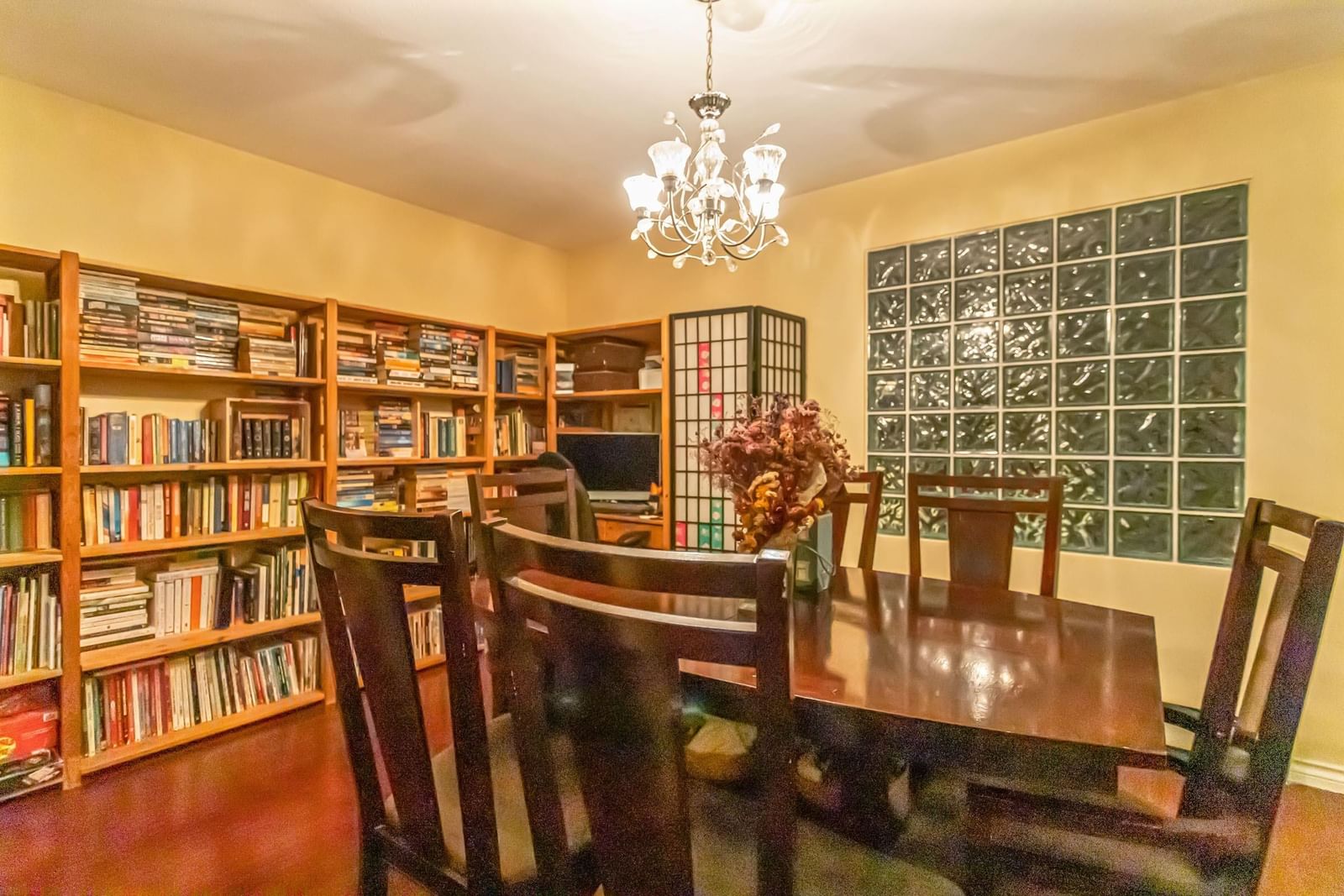 Listing Image 5