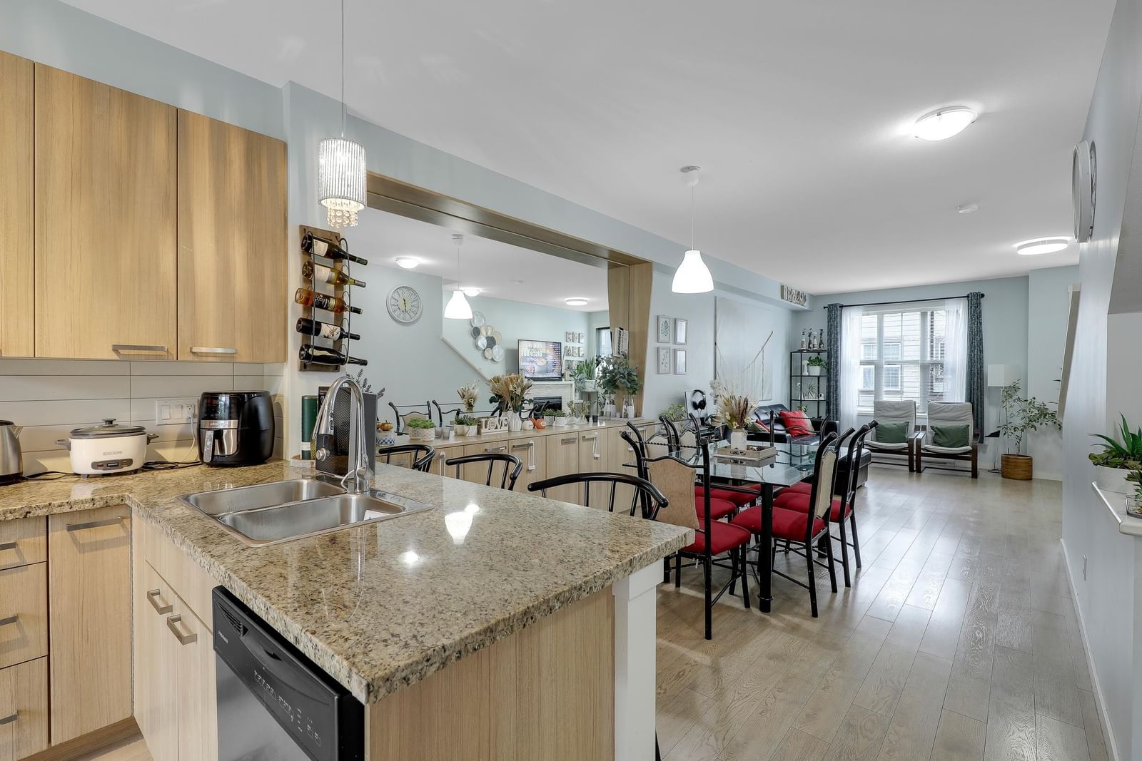 Listing Image 10