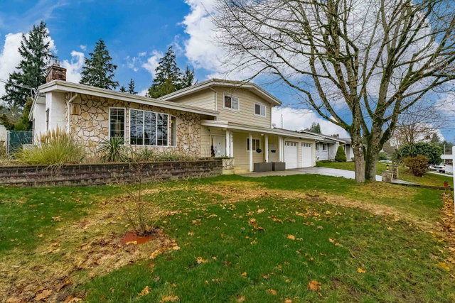 2523 Sunnyside Crescent