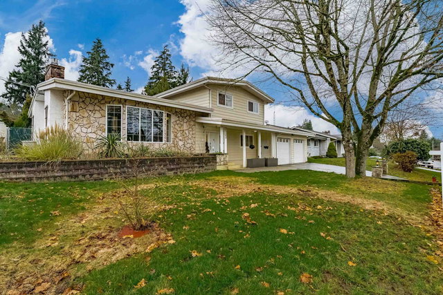 2523 Sunnyside Crescent