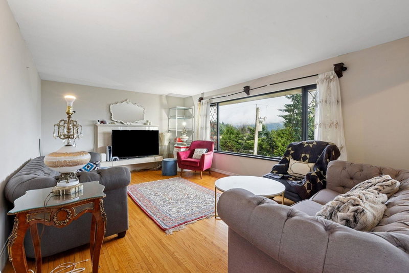 556 Ballantree Road, West Vancouver, V7S 1W3 | Image 2