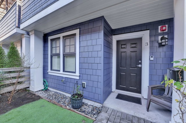 3 - 2338 Kelly Avenue