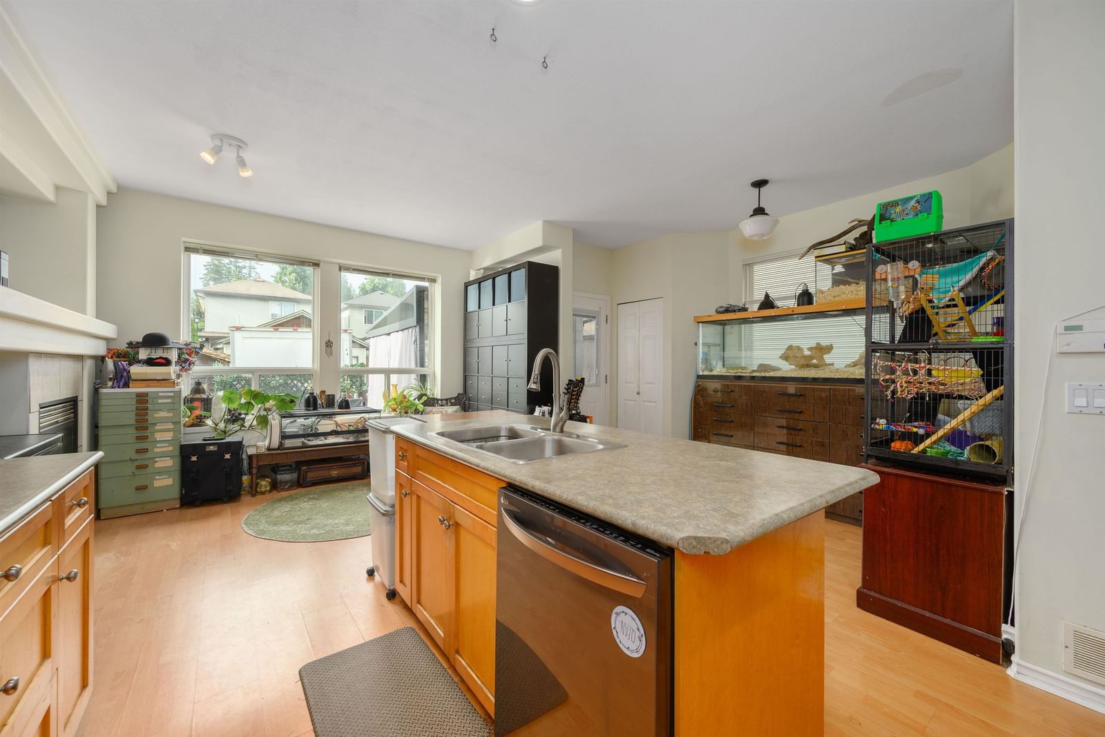 Listing Image 11