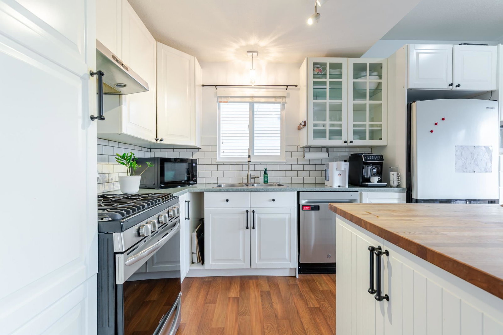Listing Image 16