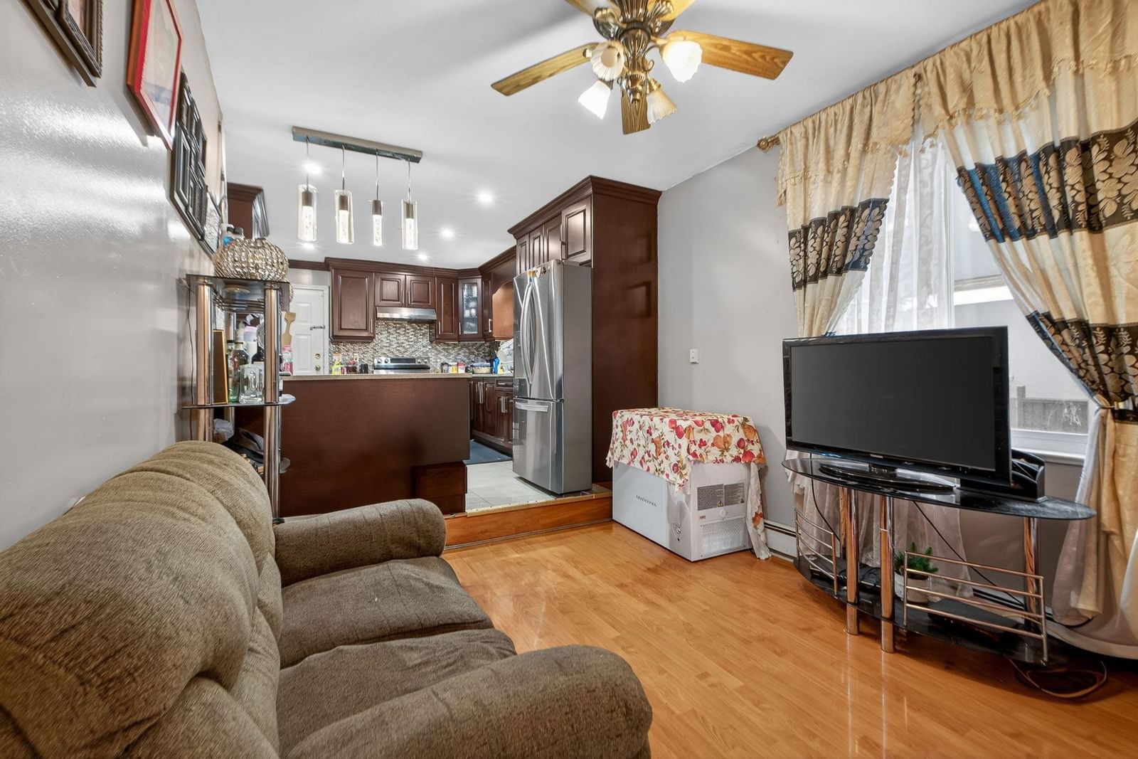 Listing Image 12