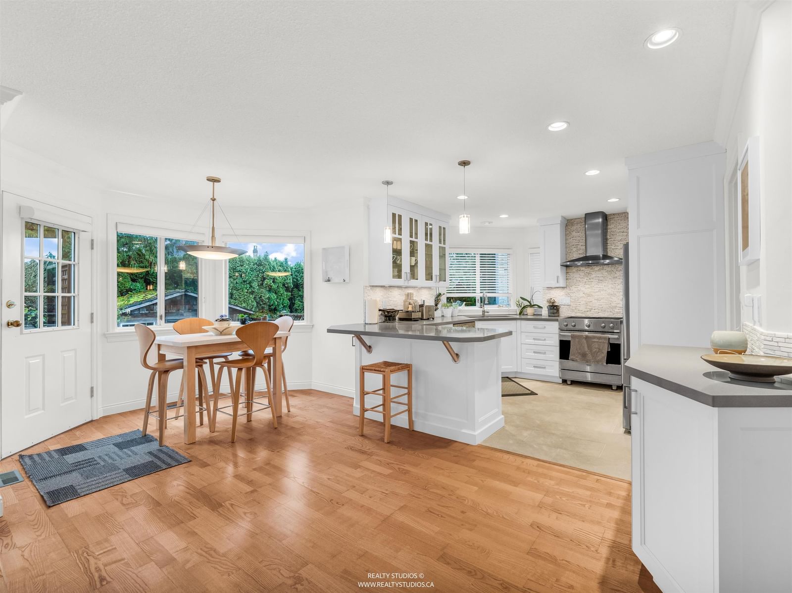Listing Image 8
