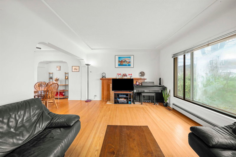 1371 Duthie Avenue, Burnaby, V5A 2R5 | Image 2