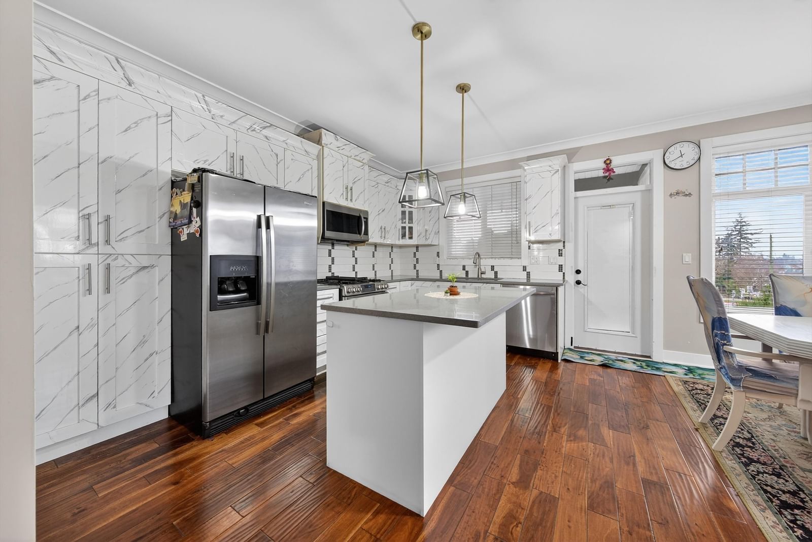 Listing Image 11