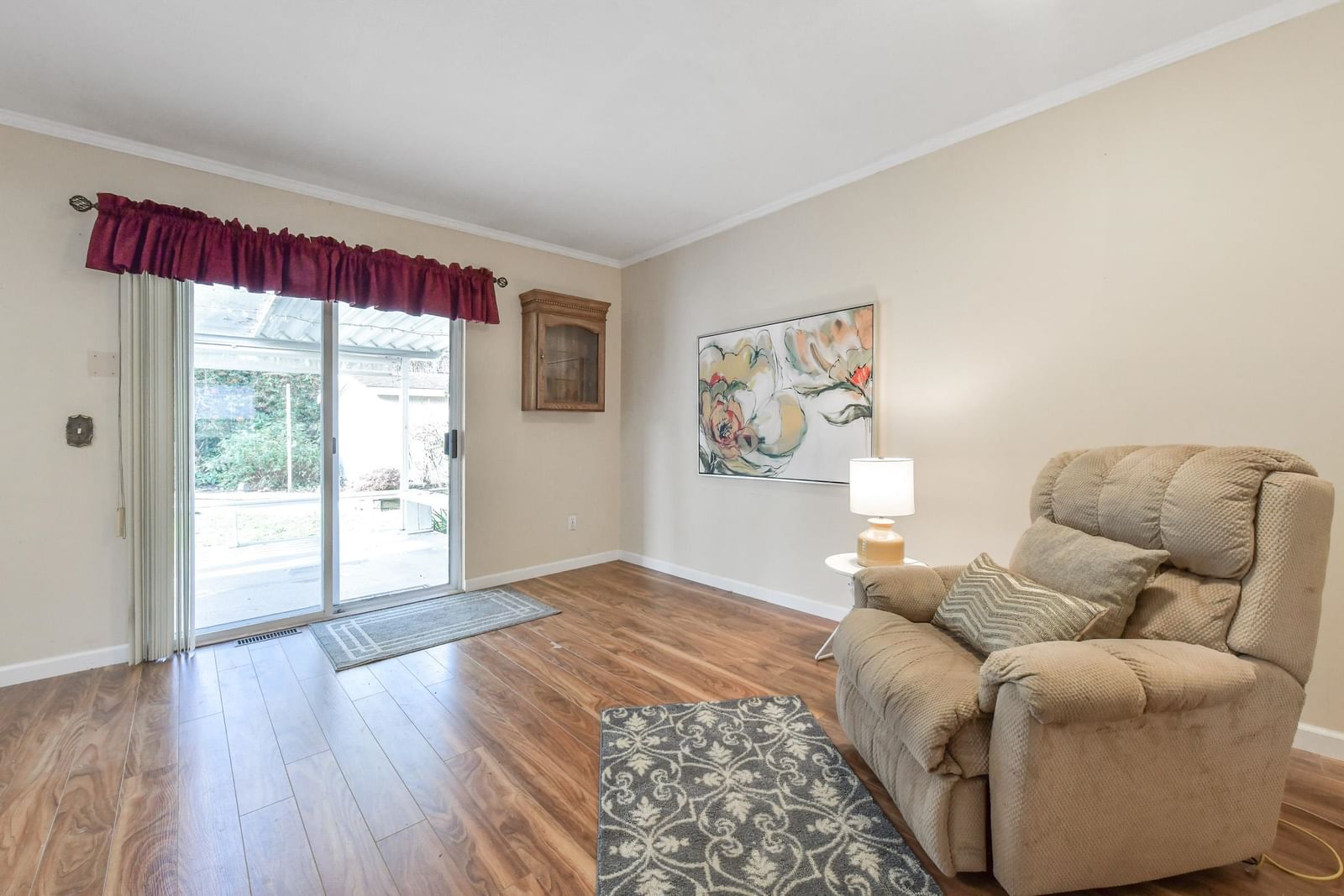 Listing Image 11