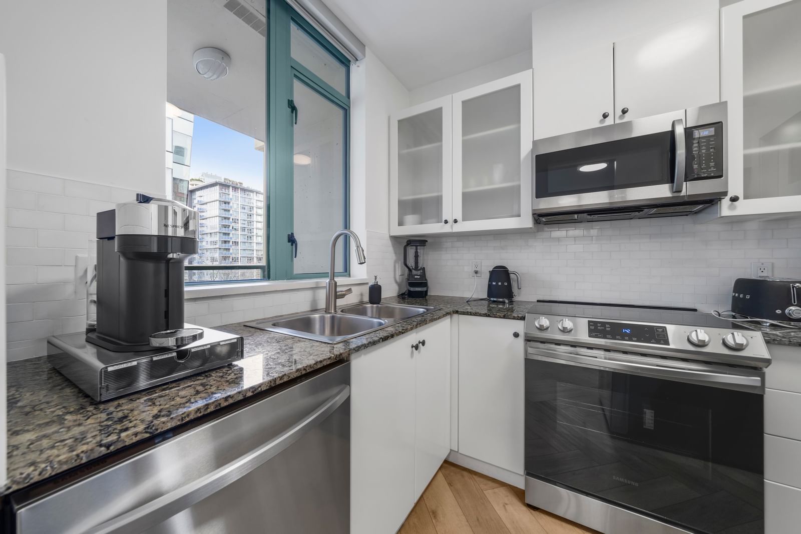 Listing Image 10