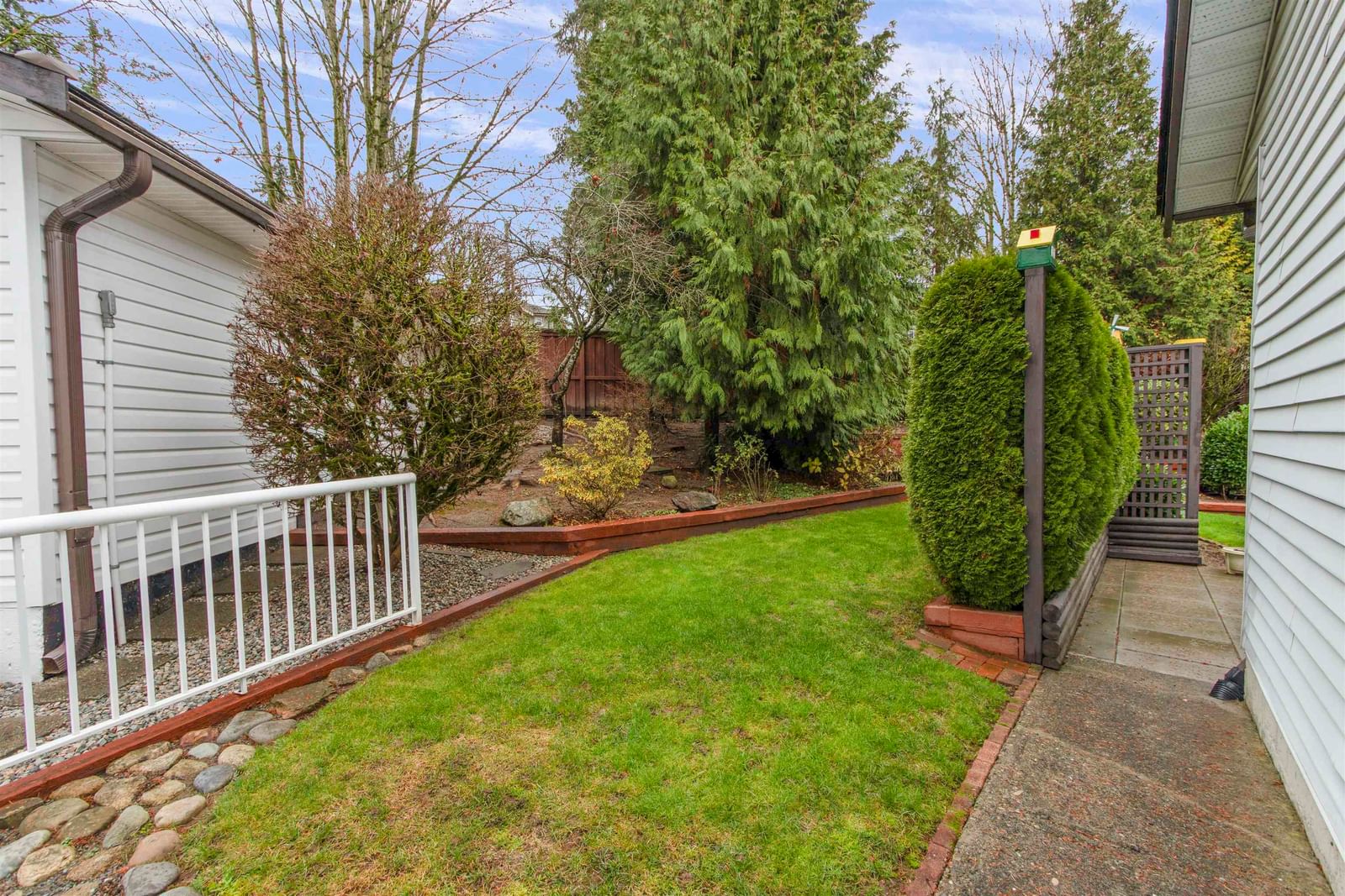 Listing Image 11