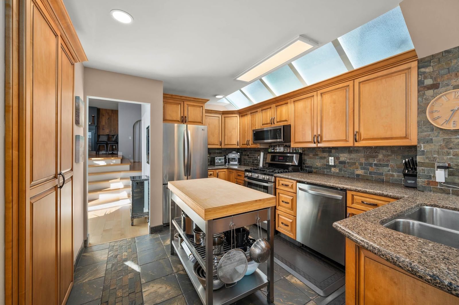 Listing Image 10