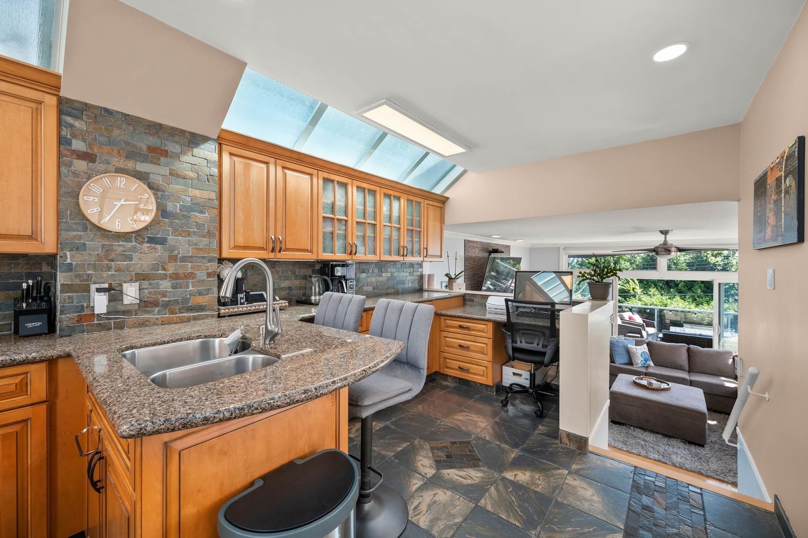 Listing Image 11