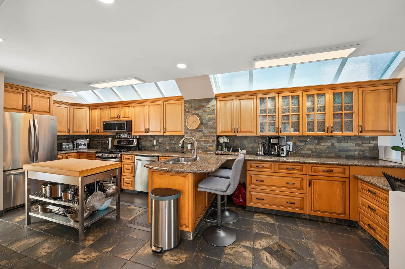Listing Image 12