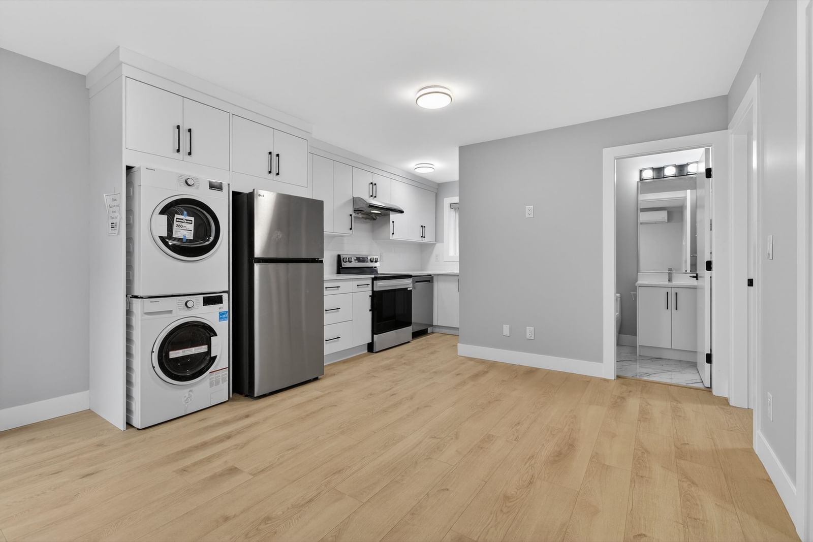 Listing Image 8