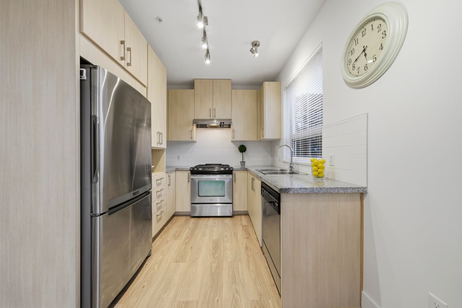Listing Image 13