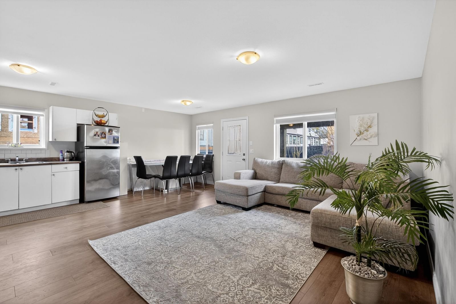 Listing Image 10