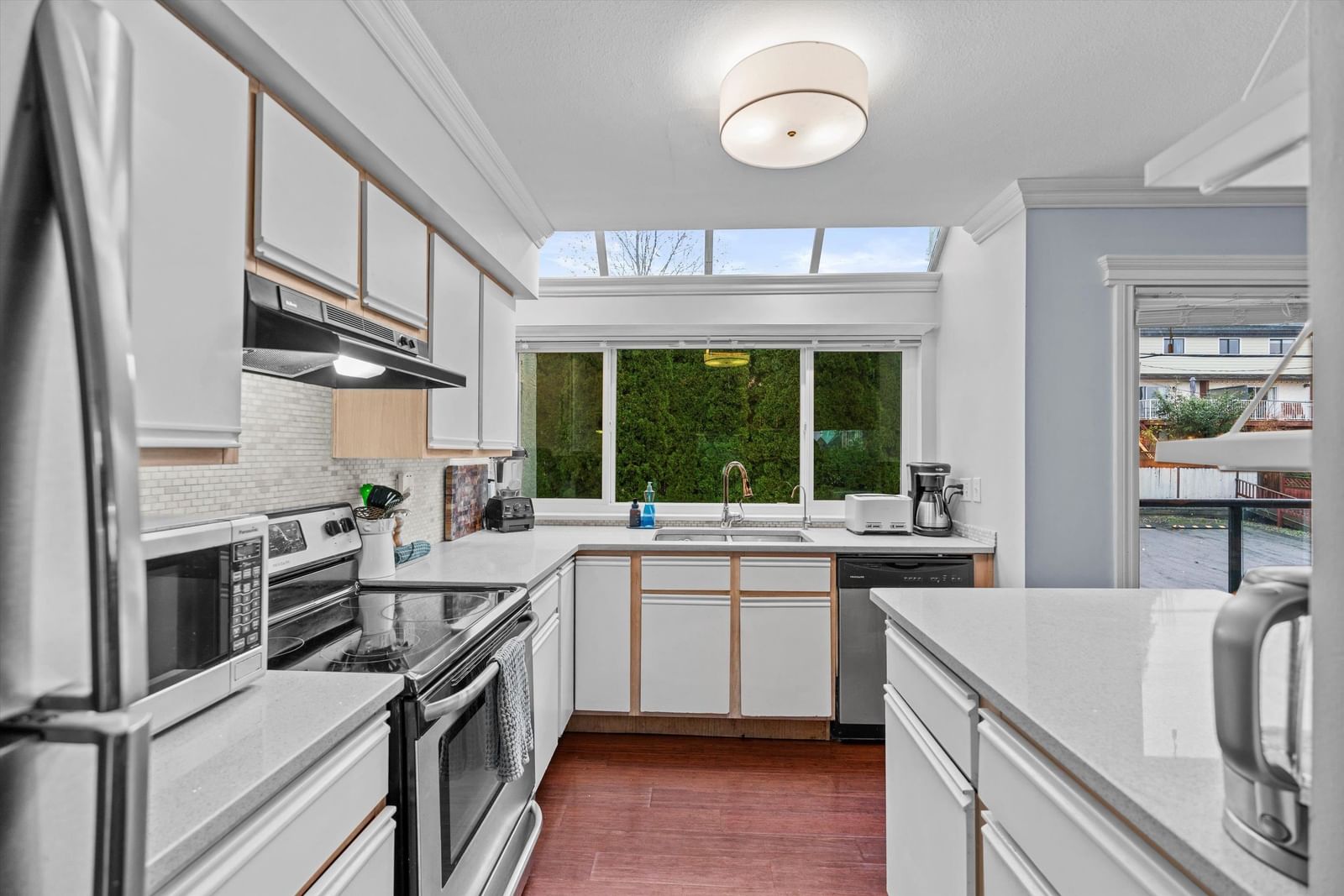 Listing Image 11