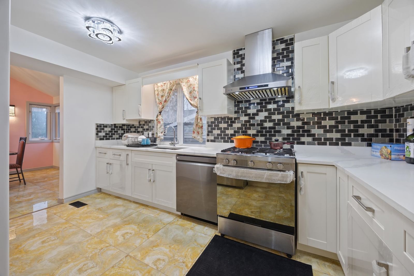 Listing Image 10