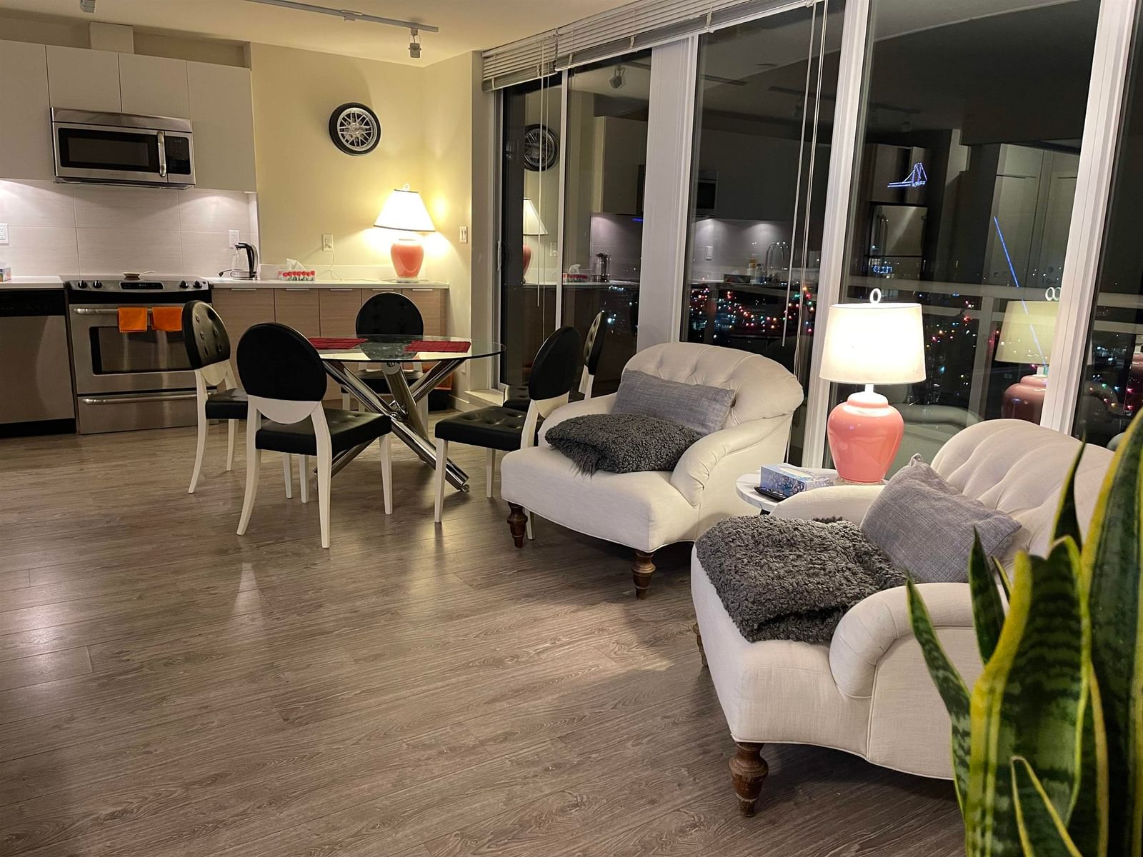 Listing Image 12