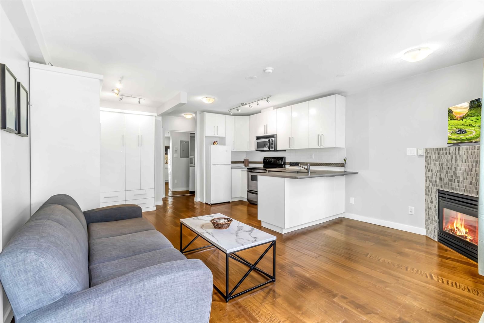 Listing Image 9