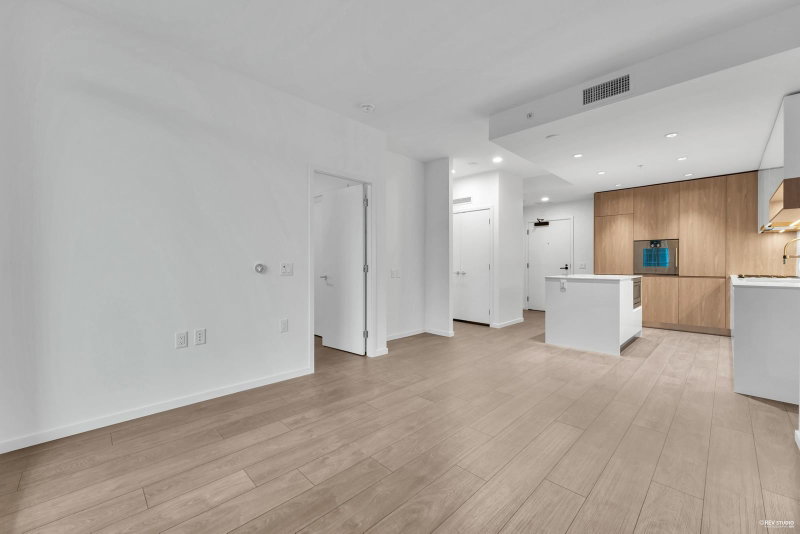 521 - 6300 Minoru Boulevard