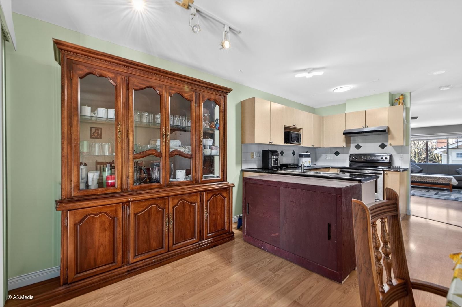 Listing Image 10