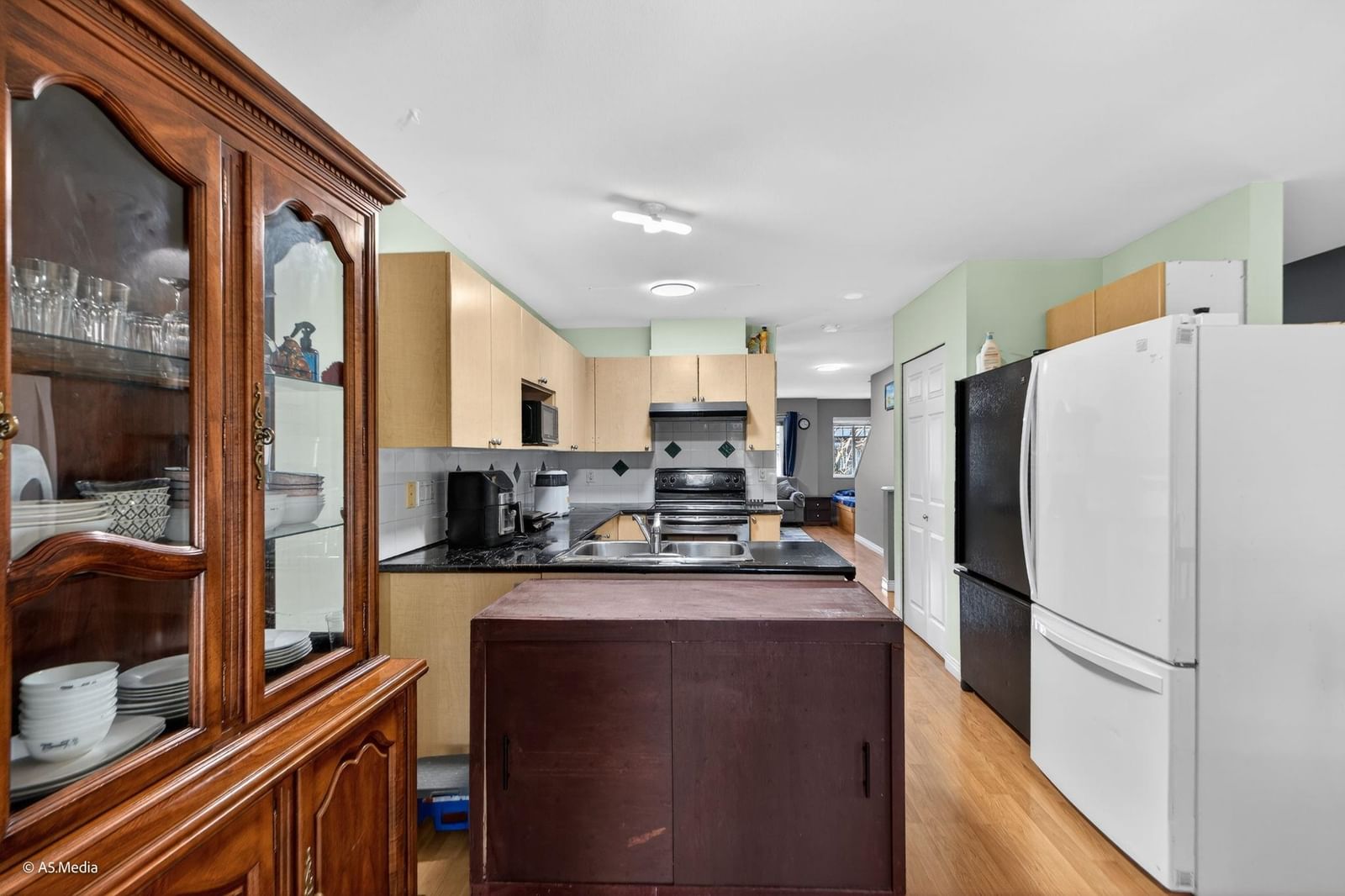 Listing Image 12