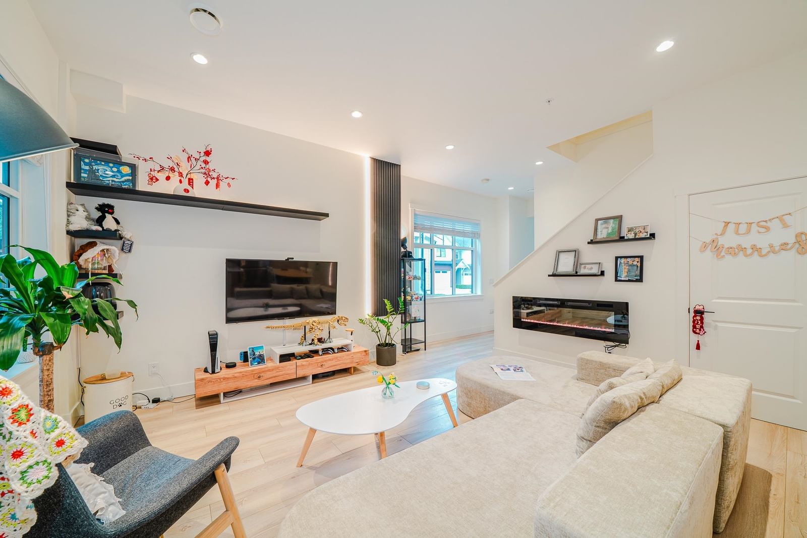 Listing Image 8