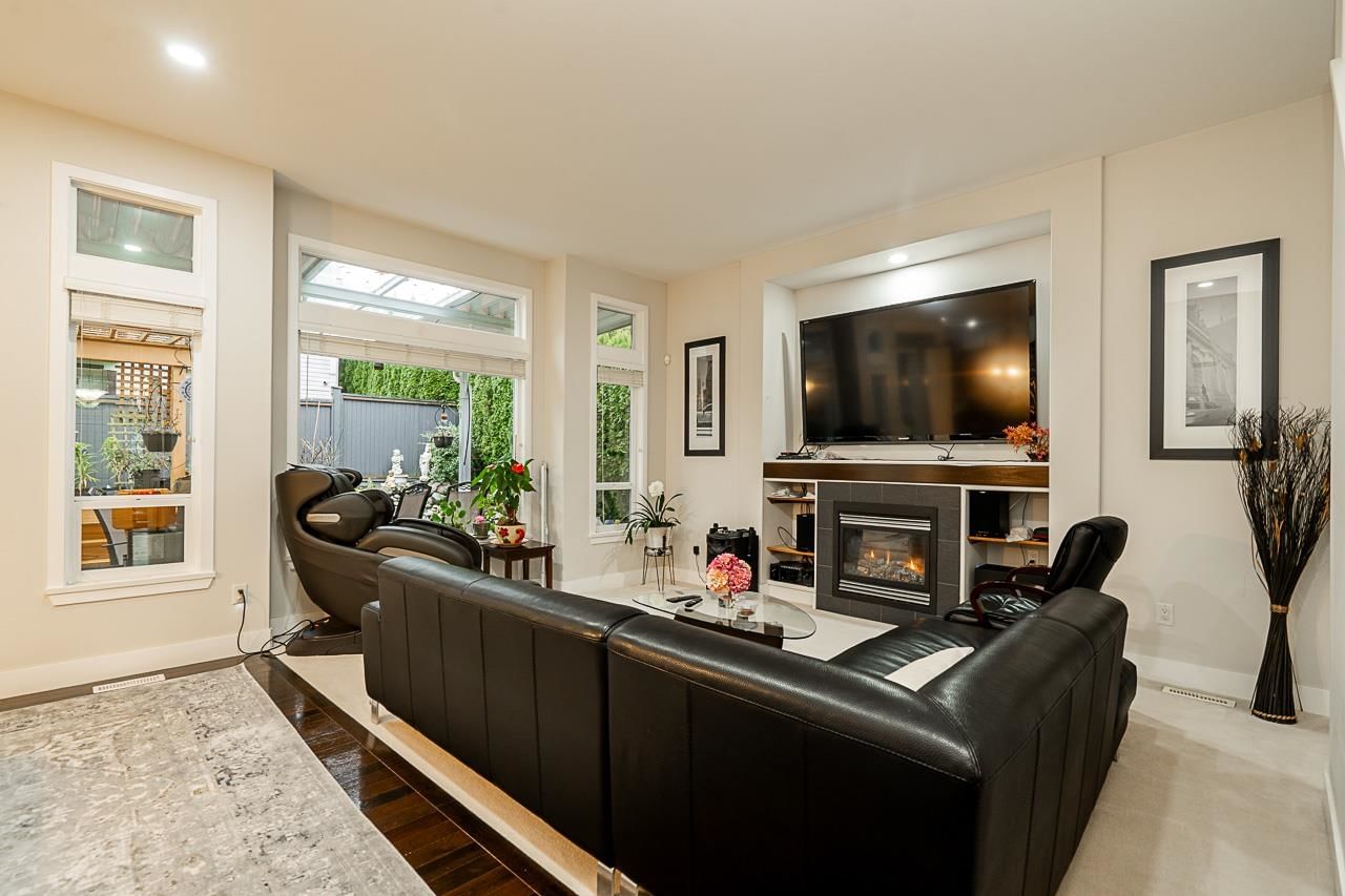 Listing Image 10