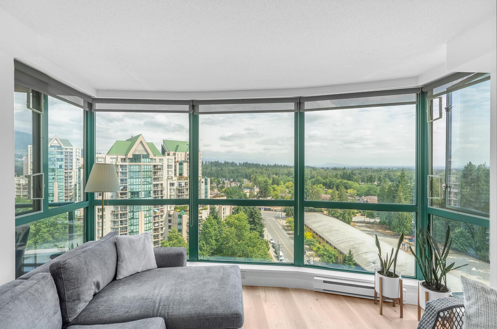 Listing Image 11