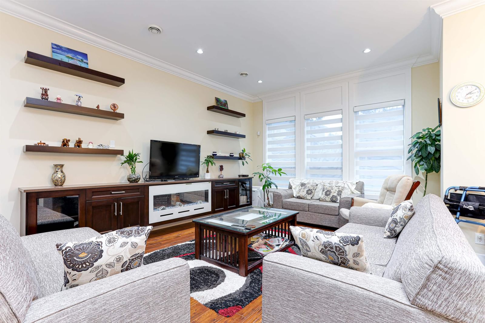 Listing Image 11