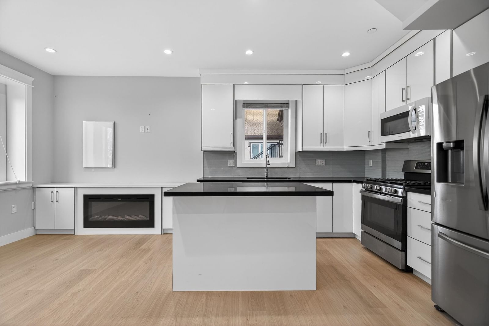 Listing Image 12