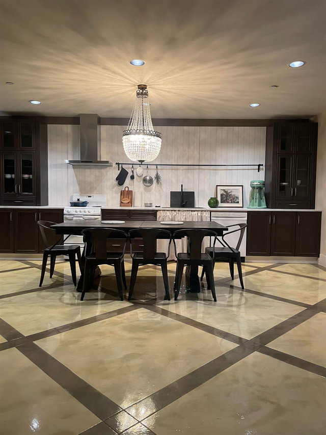 Suite - 7589 Curtis Street