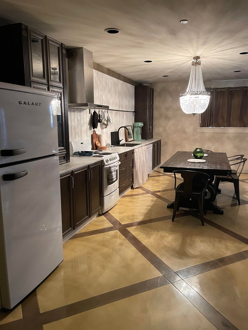 Suite - 7589 Curtis Street, Burnaby, V5A 4W7 | Image 3