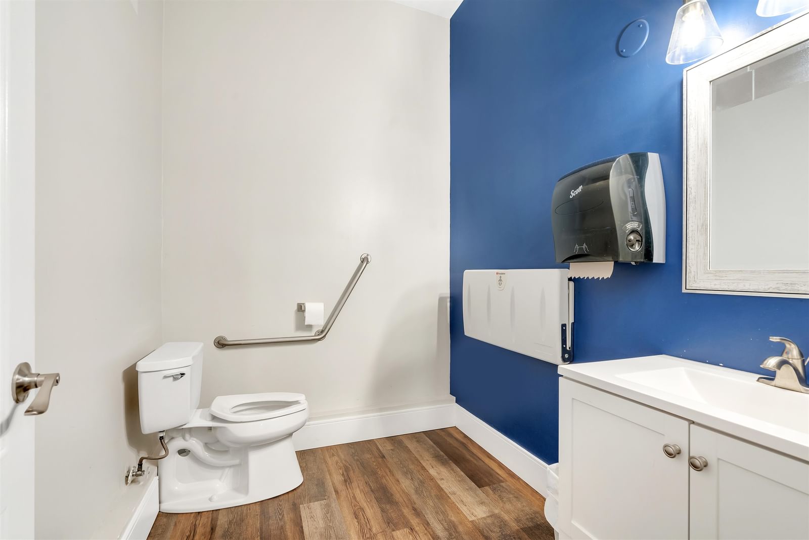Listing Image 10