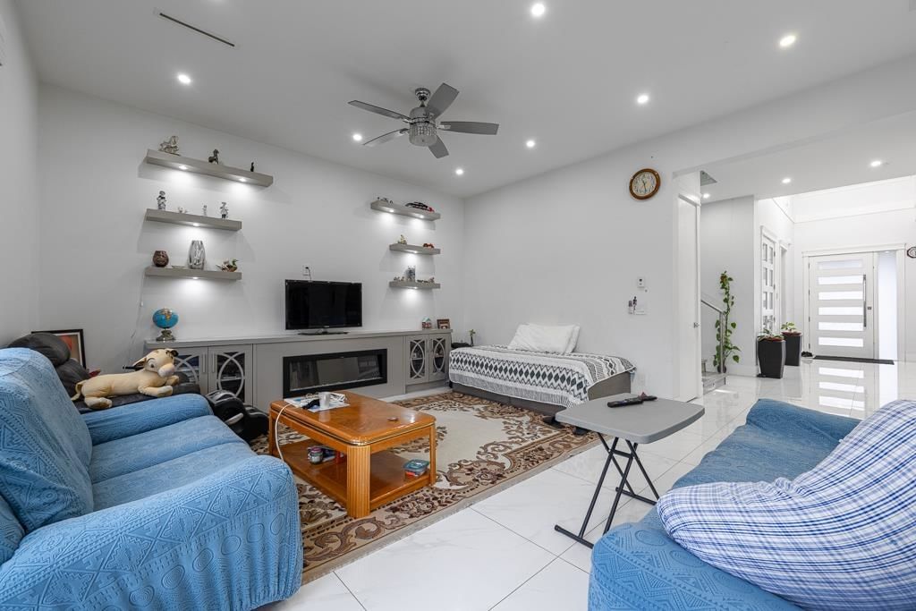 Listing Image 19
