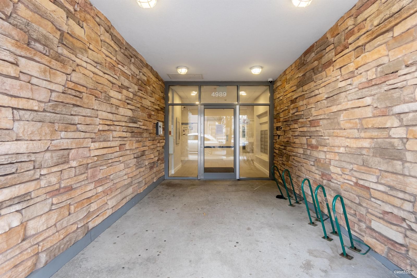 Listing Image 16
